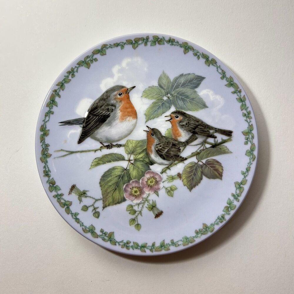 ROYAL COPENHAGEN Plate THE ROBINS Nature's Children Series